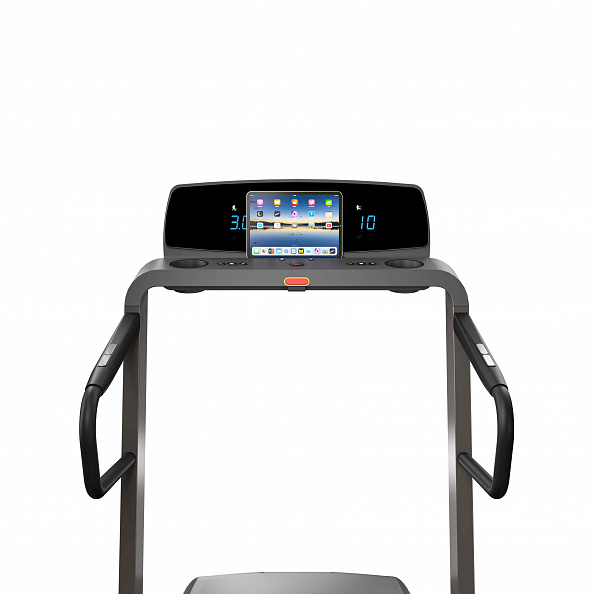 HZ23_OMEGA-Z-02 treadmill detail_face-on w-iPad_lores