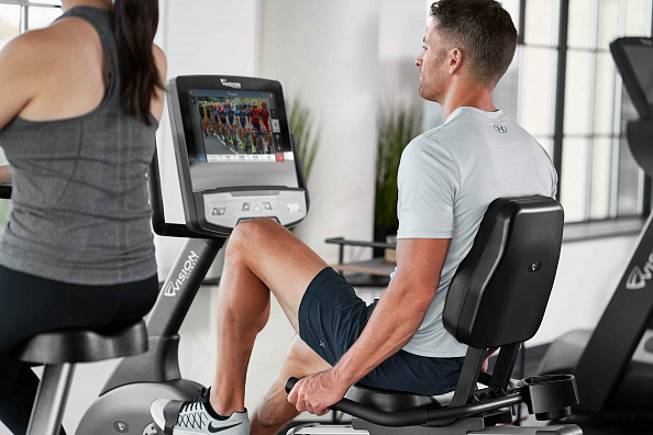 VF22_LIFESTYLE_ES female-male upright recumbent bike-race_side-angle_lores