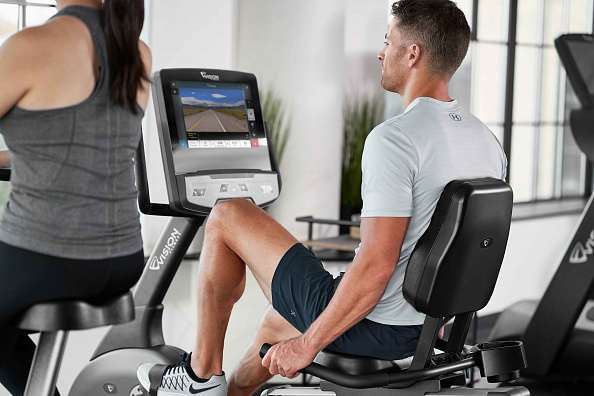 VF22_LIFESTYLE_ES female-male upright recumbent virtual-active_side-angle_lores