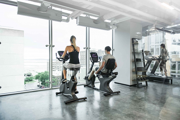 VF23_LIFESTYLE_LC female-male group working out_U60-R60-T600 corporate_3QTR back_lores